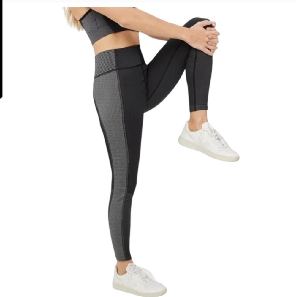 NWT Offline by Aerie 7/8 legging mixed print